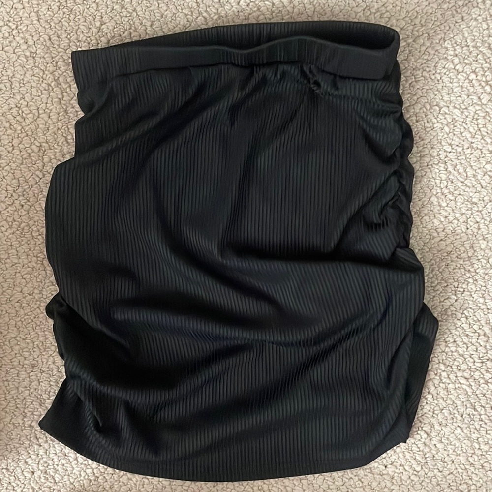 Ruched black mini skirt